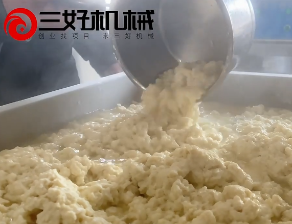 豆腐机制作豆腐压制成型